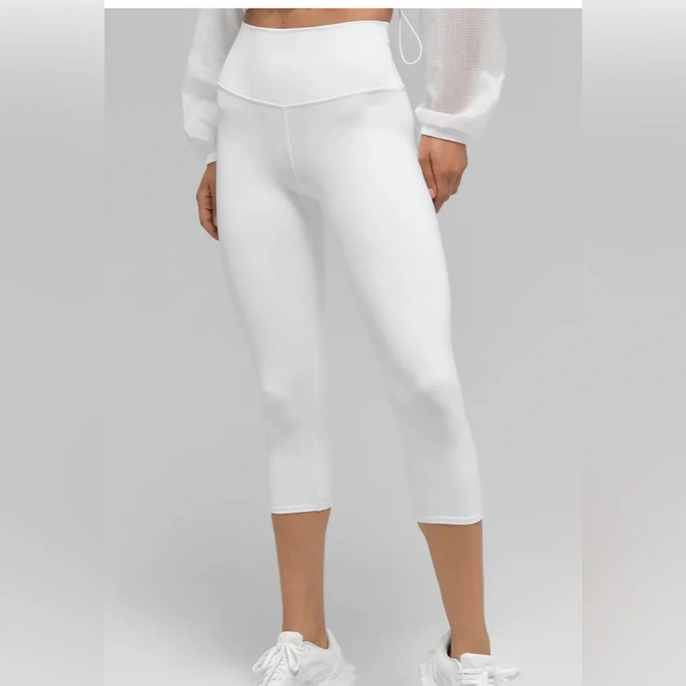 ALO Yoga High-Waist Airbrush Capri Leggings. White. Medium. NWT! - Picture 7 of 8